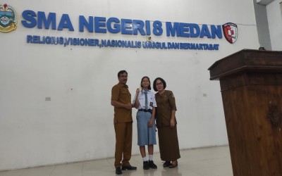 Penyerahan Medali Emas di SMA Negeri 8 Medan Tanggal 14 Agustus 2023